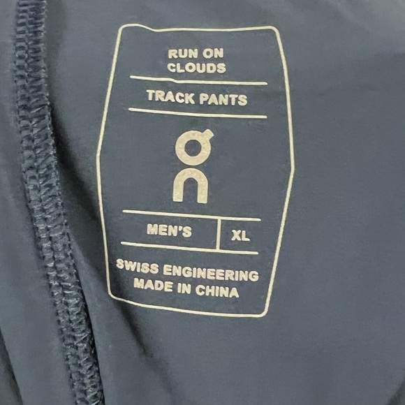 Mens OnCloud Track Pants - Picture 2 of 9